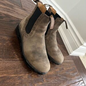 Blundstone women’s Brown girlfriend Chelsea Boots